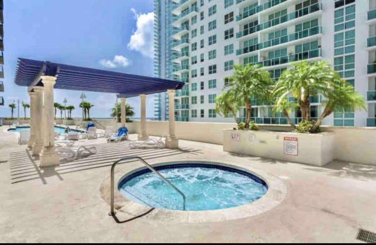 Amazing Condo With Free Parking In Brickell マイアミ エクステリア 写真